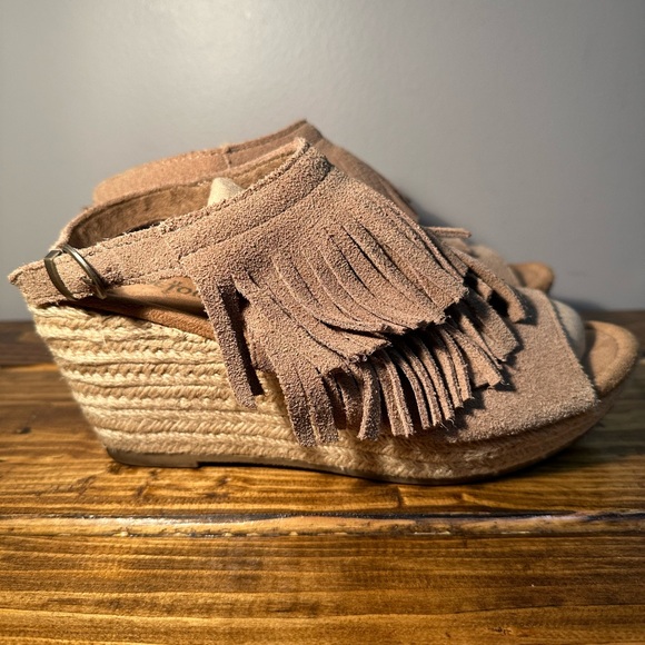Minnetonka Ashley Leather Fringe Espadrille Wedge Sandals Women’s 8 Taupe Boho - Picture 6 of 9